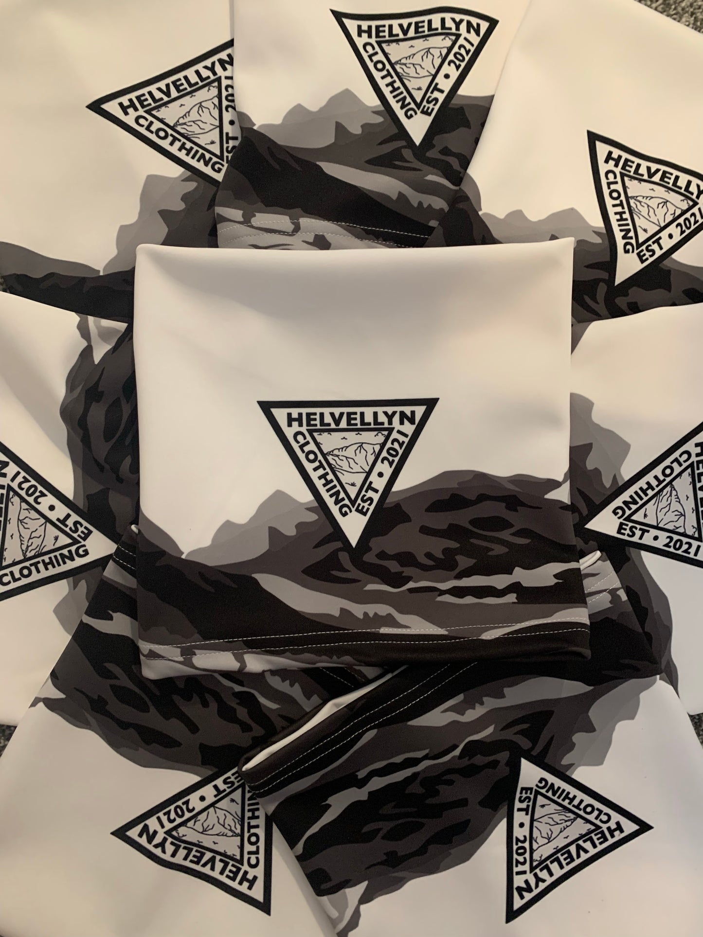 Helvellyn clothing B&W snood